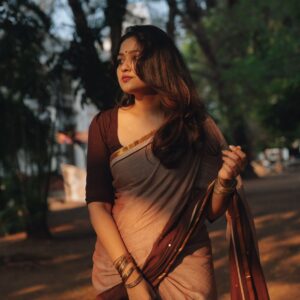Trendy cotton sarees with beautiful dual colour contrast
